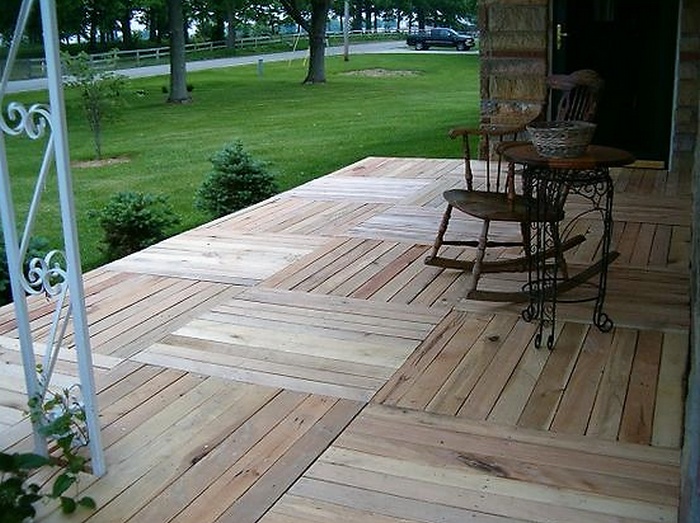 Pallet Garden Deck Floor Diy Motive