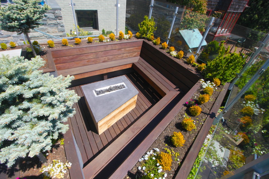 Rooftop Deck with a Fire Pit (24)