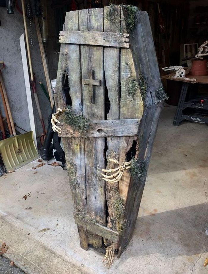 Wood Pallet Halloween Decoration Ideas (22)