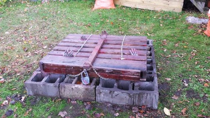 Wood Pallet Halloween Decoration Ideas (29)