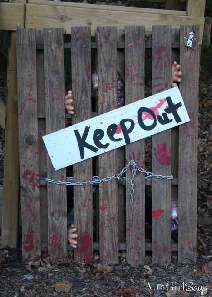Wood Pallet Halloween Decoration Ideas (7)