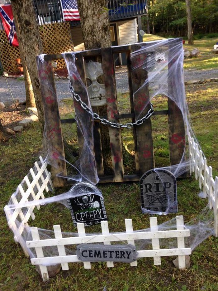 Wood Pallet Halloween Decoration Ideas (8)